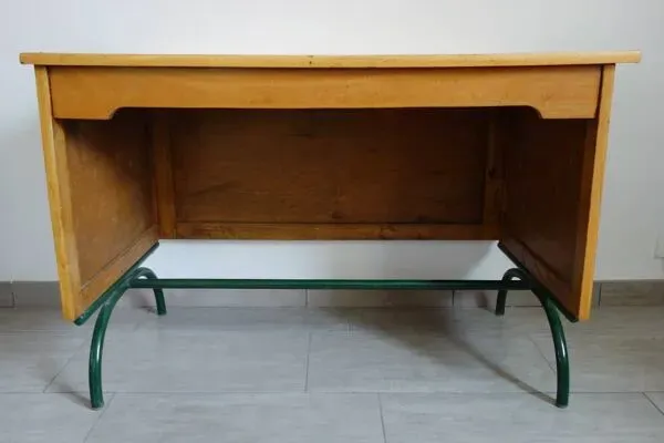 Illustration numéro 2 du produit Bureau surveillant d'école vintage