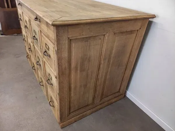 Illustration numéro 2 du produit Meuble de métier à tiroirs