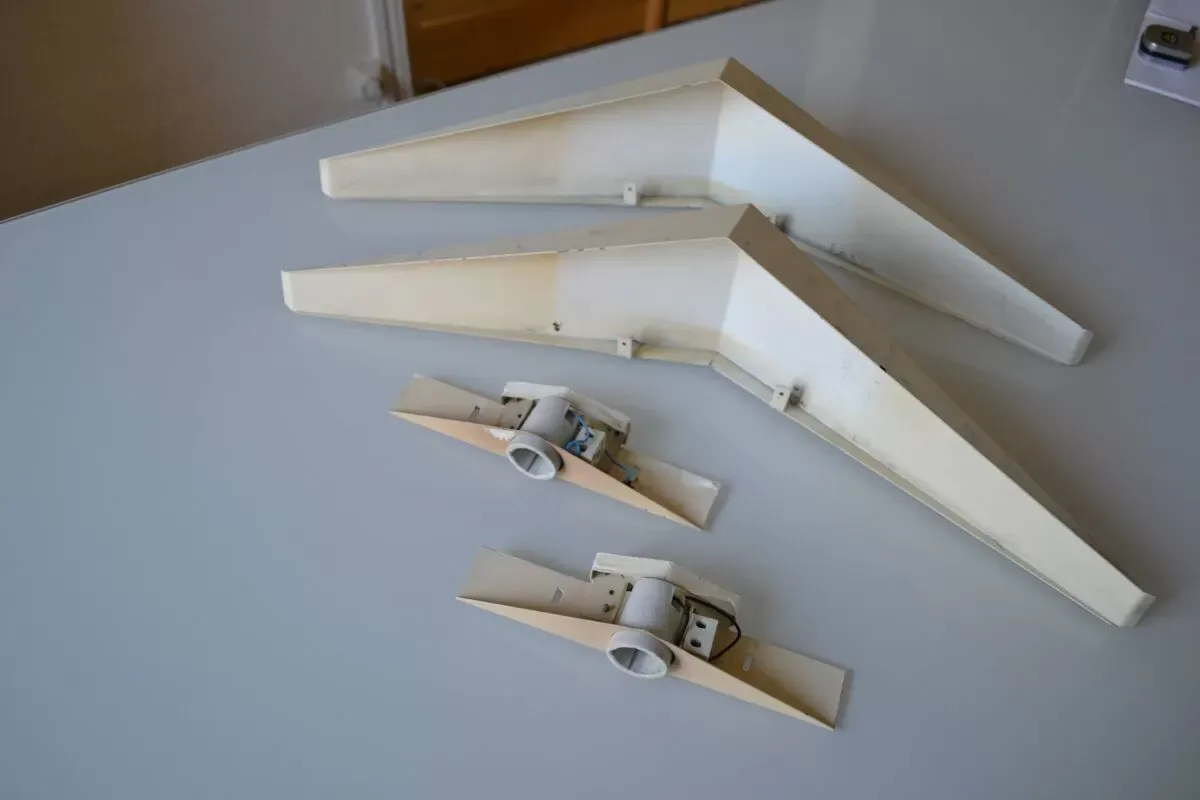 Illustration numéro 2 du produit Paire de lampes applique modernistes reconstruction