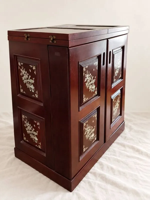 Illustration numéro 2 du produit Meuble bar cabinet en palissandre et nacre – fabrication artisanale