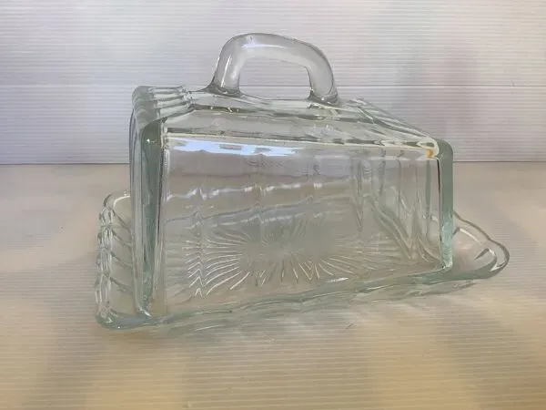 Illustration numéro 2 du produit Beurrier à cloche art déco