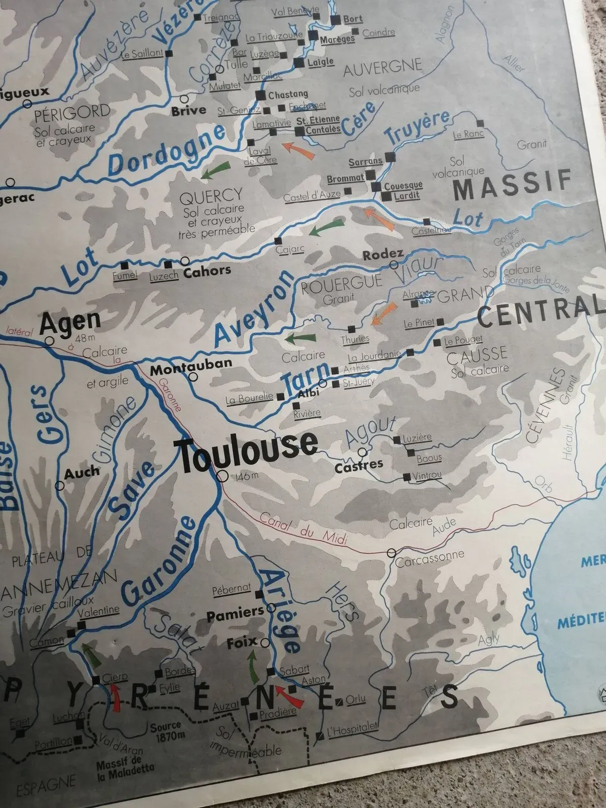 Illustration numéro 2 du produit Ancienne carte scolaire MDI : France « Cultures industrielles et forêts »