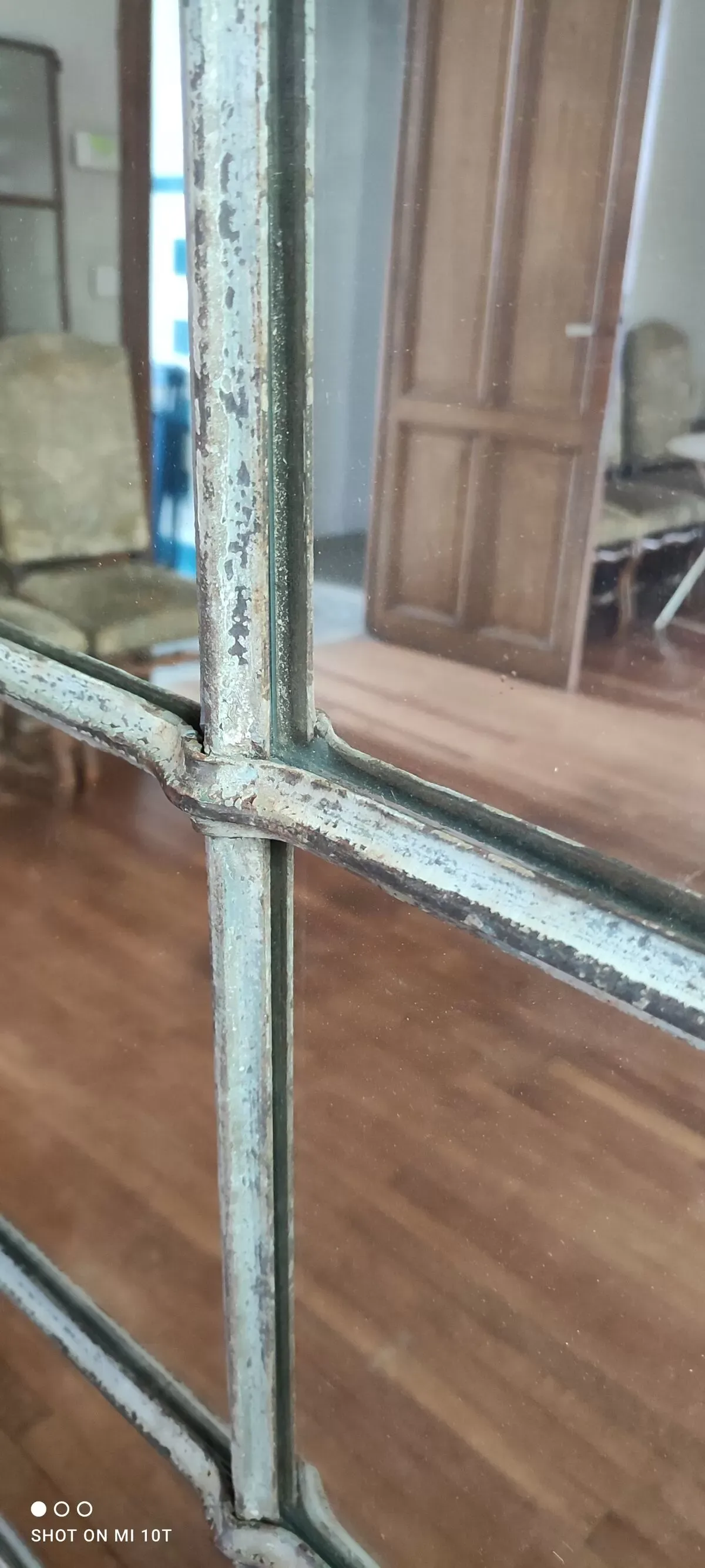 Illustration numéro 2 du produit Miroir fonte industriel