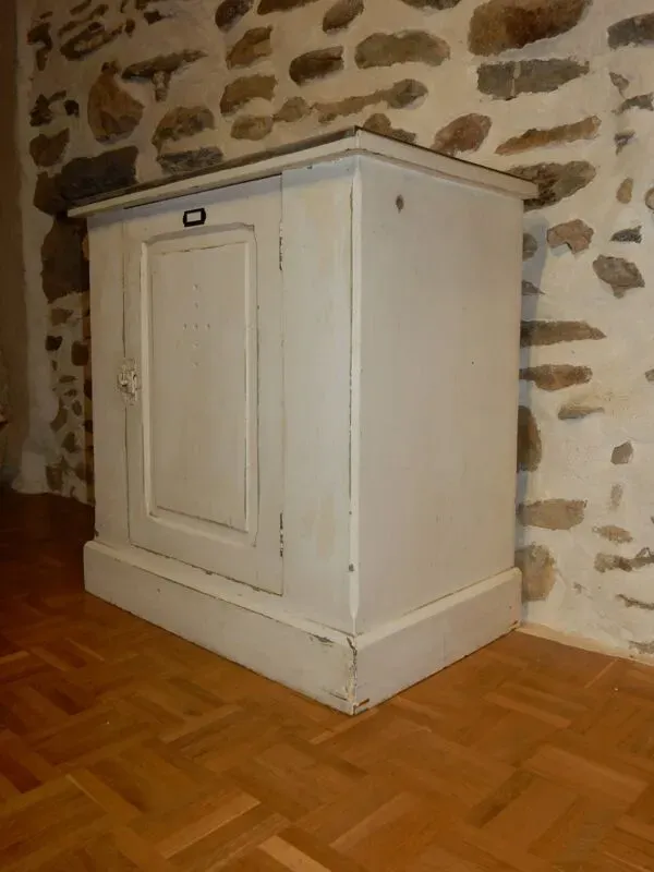 Illustration numéro 2 du produit Ancien petit meuble d'atelier / de métier - Buffet en sapin et plateau zinc