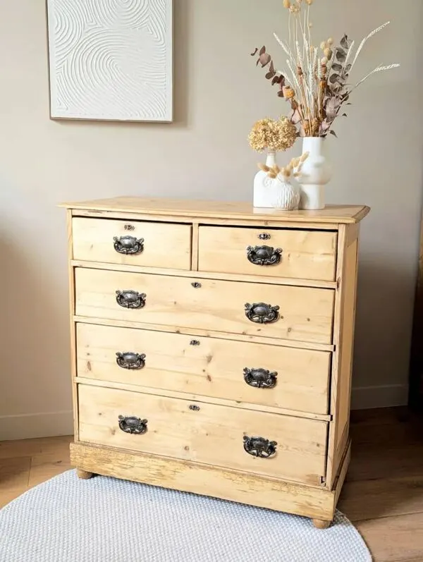 Illustration numéro 2 du produit Commode anglaise antique en pin massif