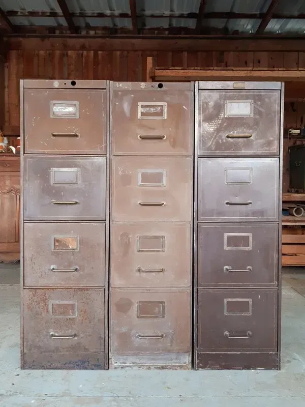 Illustration numéro 2 du produit Lot de casiers industriels à tiroirs.