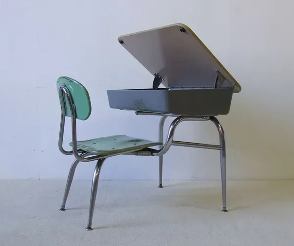 Illustration numéro 2 du produit Bureau d'écolier en fibre de verre par Bargen pour Schoolco 1950s