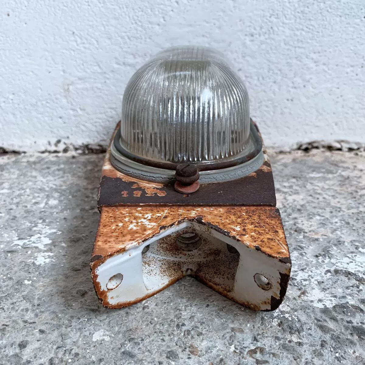 Illustration numéro 2 du produit Applique industrielle murale d’angle Mapelec