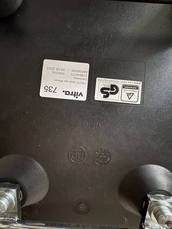 Illustration numéro 2 du produit Eames Plastic Chair