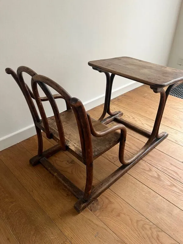 Illustration numéro 2 du produit Pupitre d’écolier ancien estampillé Michael Thonet – début XXe siècle