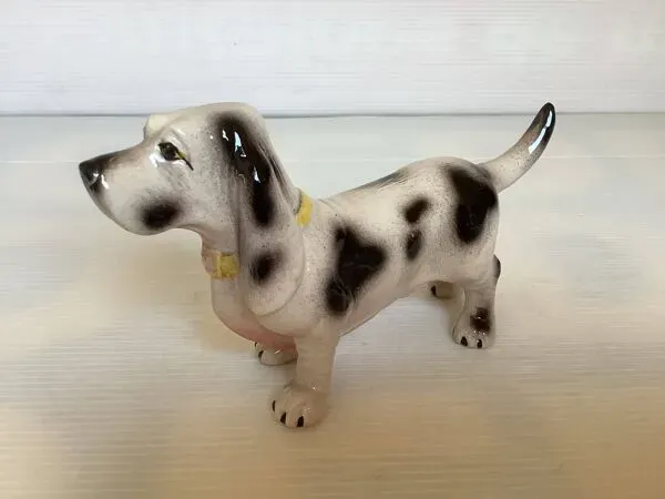 Illustration numéro 2 du produit Petit chien en céramique