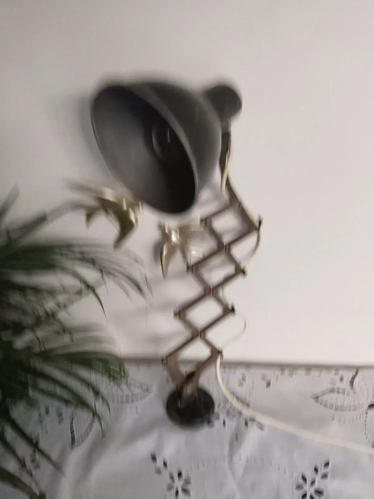 Illustration numéro 2 du produit Lampe d'atelier accordéon  , type Jielde