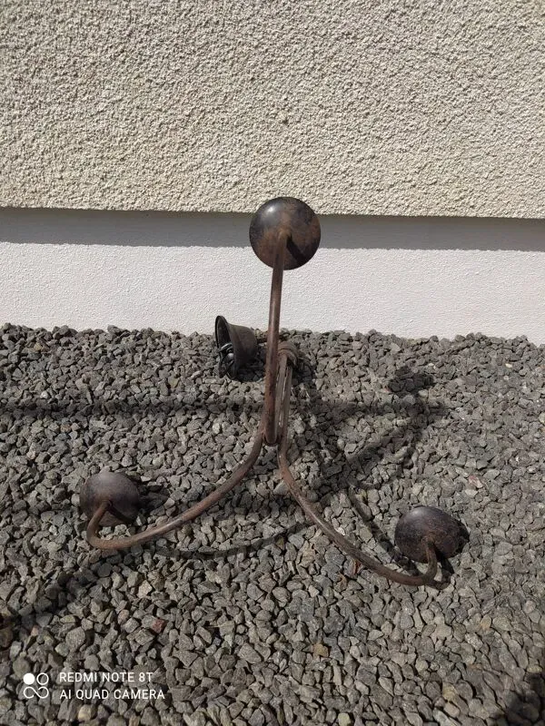 Illustration numéro 2 du produit Lustre en métal 3 lampes