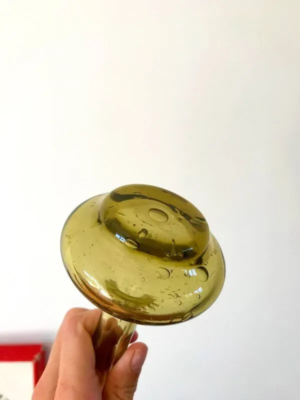 Illustration numéro 2 du produit petit soliflore en verre bullé style Biot design années 70