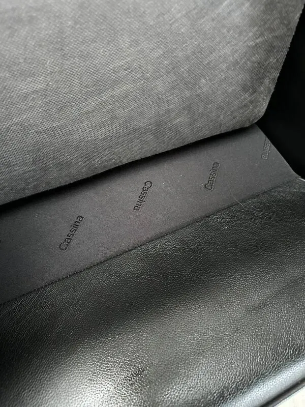 Illustration numéro 2 du produit Fauteuils LC2 vintage des années 90 par Le Corbusier et Charlotte Perriand pour Cassina