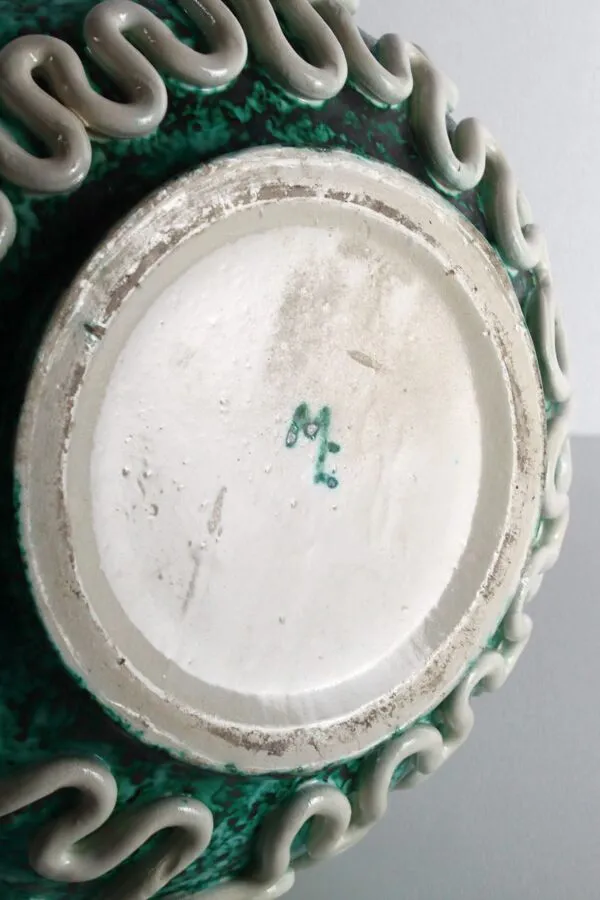 Illustration numéro 2 du produit Manufacture Sainte-Radegonde, vase pansu aux mascarons en céramique émaillée