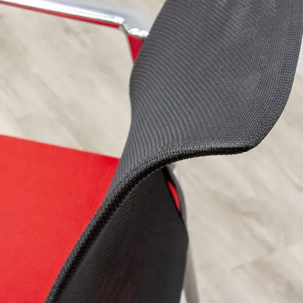 Illustration numéro 2 du produit Chaise visiteur vitra medaslim rouge et noir