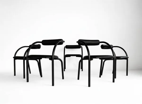 Illustration numéro 2 du produit Chaise design danois années 80, métal tubulaire noir et skaï