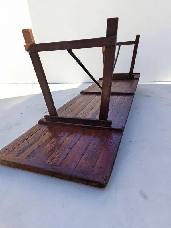 Illustration numéro 2 du produit Grande table de brasserie + deux bancs