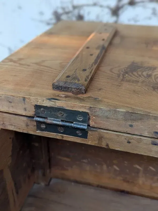 Illustration numéro 2 du produit Bureau d'écolier avec rangement