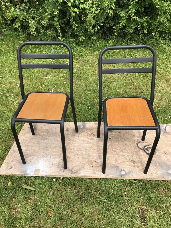 Illustration numéro 2 du produit Table chaises bistrot.