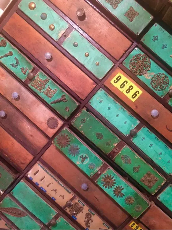 Illustration numéro 2 du produit Meuble de métier à tiroirs.