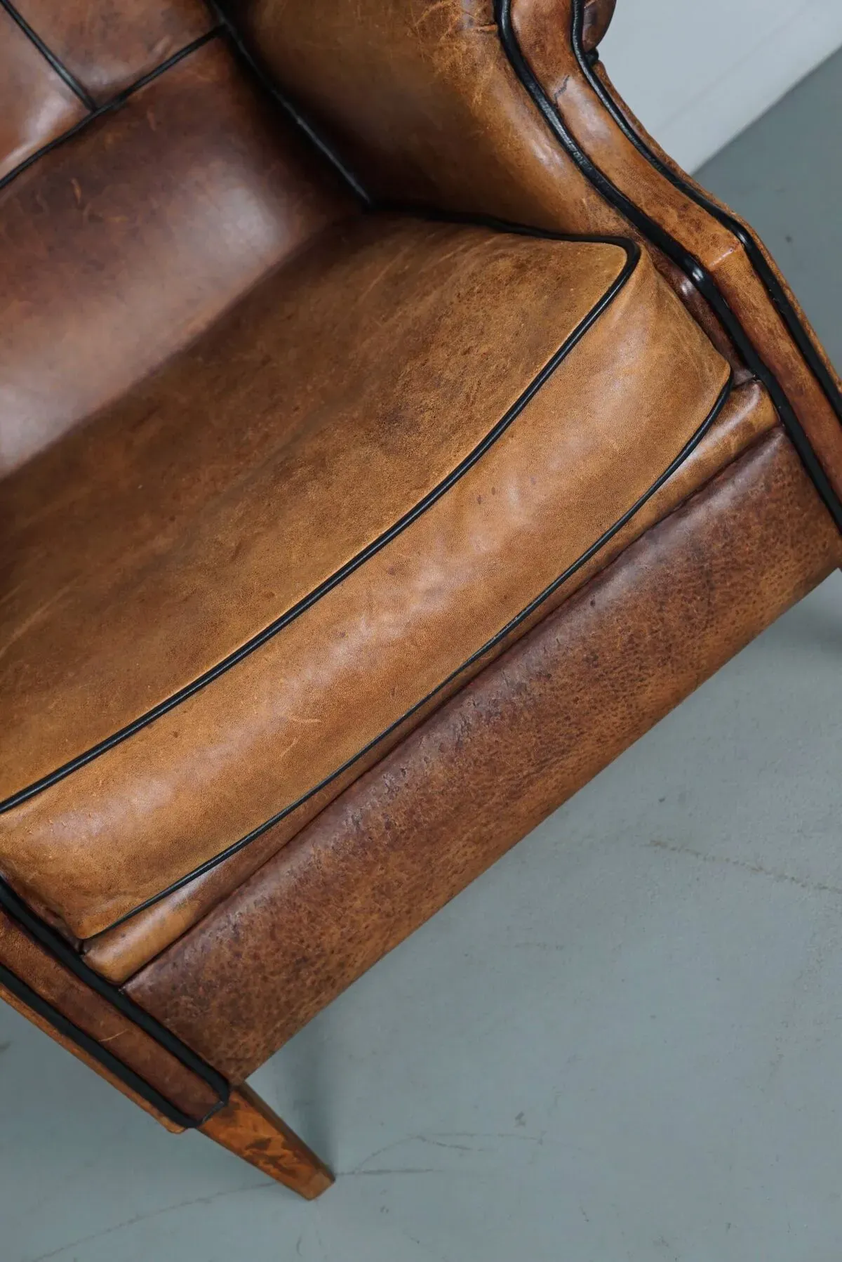 Illustration numéro 2 du produit Fauteuil hollandais vintage en cuir cognac