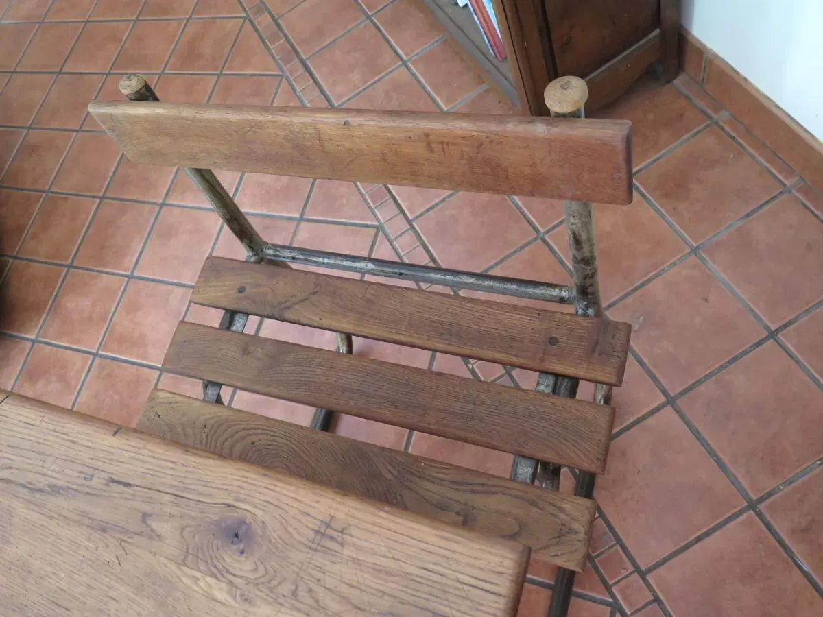 Illustration numéro 2 du produit Bureau d'écolier en chêne et métal style industriel