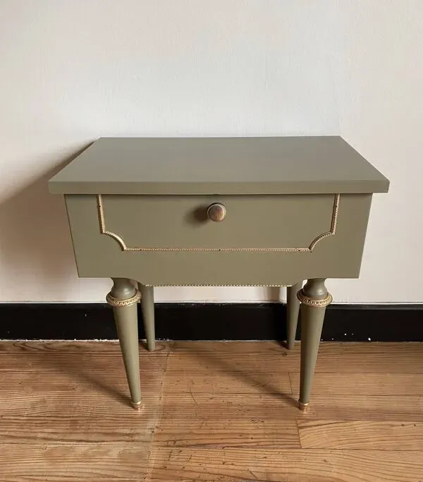 Illustration numéro 2 du produit Table de chevet Lisette