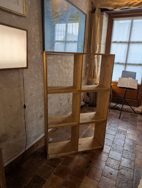 Illustration numéro 2 du produit Étagère ancienne