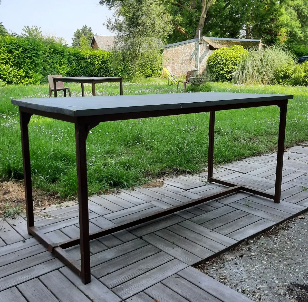 Illustration numéro 2 du produit Table industrielle pliante