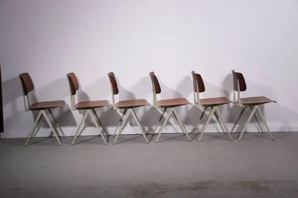 Illustration numéro 2 du produit Chaise S16 par Galvanitas. Environ 1970.