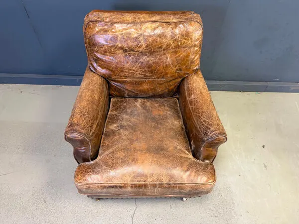 Illustration numéro 2 du produit Fauteuil club en cuir des années 1950.