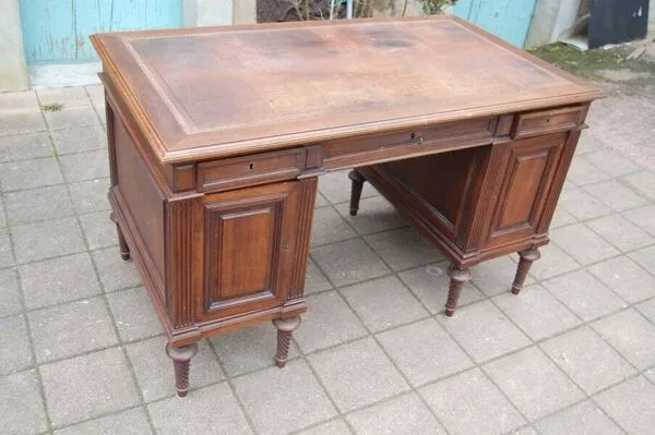 Illustration numéro 2 du produit Bureau à caisson Napoléon III en noyer du 19e siècle