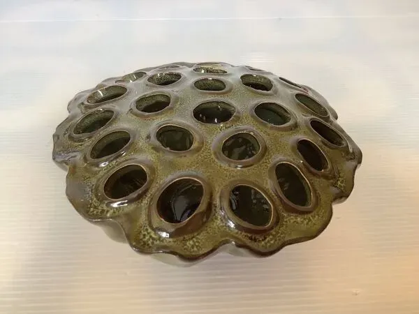 Illustration numéro 2 du produit Pique fleurs vase vert kaki