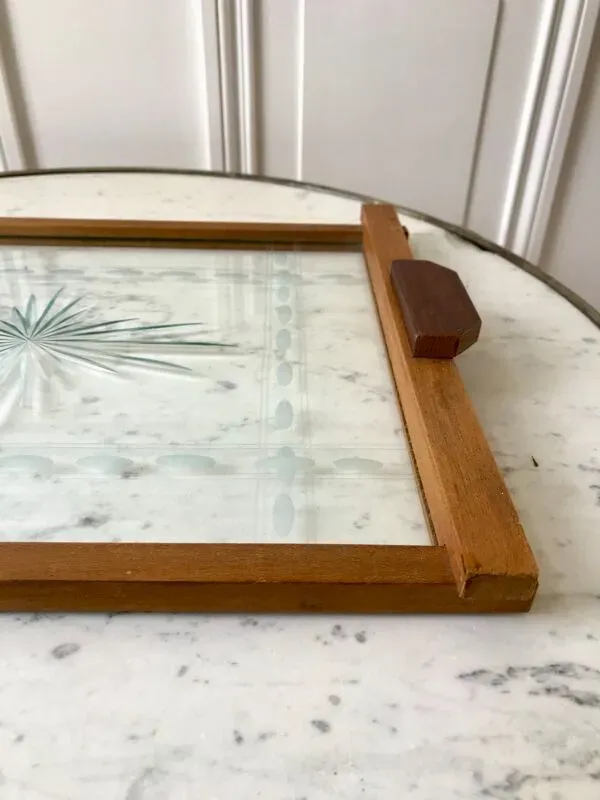 Illustration numéro 2 du produit Plateau en bois et verre art déco années 30