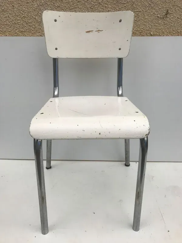 Illustration numéro 2 du produit Chaise ancienne années 70