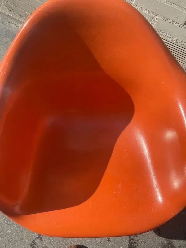 Illustration numéro 2 du produit Fauteuil RAR charles et Ray Eames édition Herman Miller/Vitra