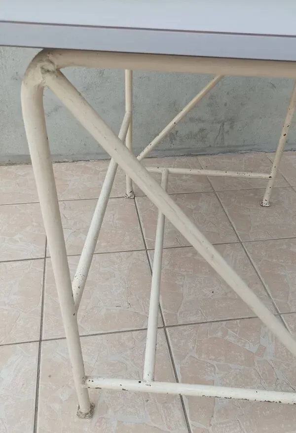 Illustration numéro 2 du produit Table industrielle de métier haute métal et formica