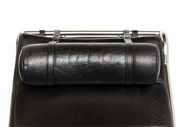 Illustration numéro 2 du produit Chaise longue et ottoman Gabriele Mucchi ''Genni'' pour Zanotta