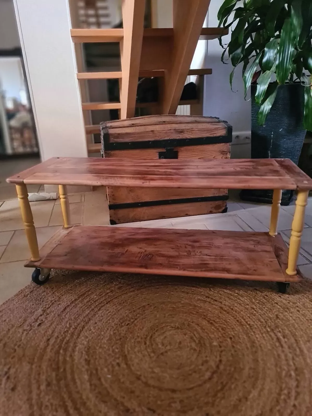 Illustration numéro 2 du produit Étagère basse ou meuble télé