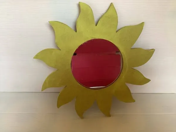 Illustration numéro 2 du produit Miroir soleil en bois peint