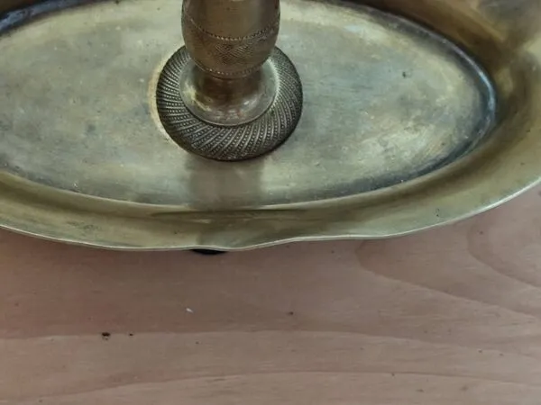Illustration numéro 2 du produit lampe bouillotte 2 feux en bronze et laiton, lampe de bureau  rouge