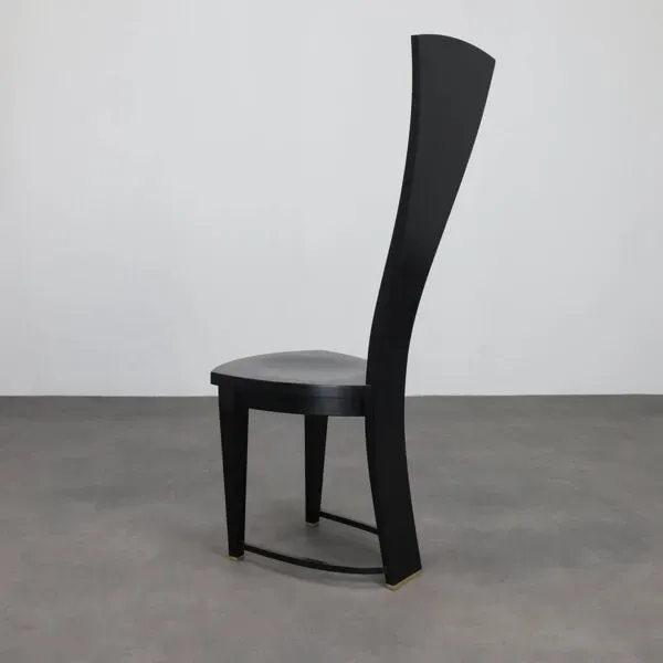 Illustration numéro 2 du produit Rare ensemble de quatre chaises de salle à manger à dossier haut, Italie, années 1990