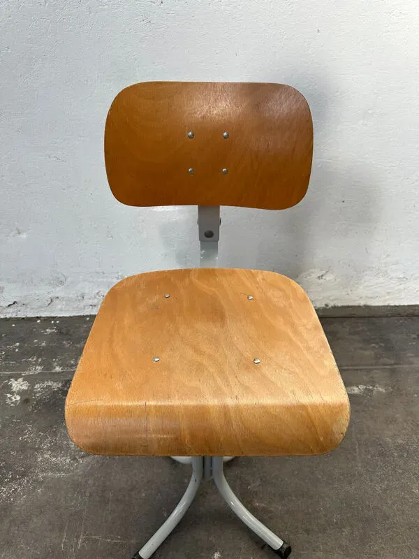 Illustration numéro 2 du produit Chaise industrielle BAO