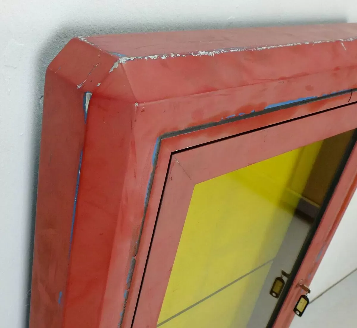 Illustration numéro 2 du produit Grande vitrine ancienne métal années 60 70 loft shabby gastro décoration multifonctionnelle 2 disponibles