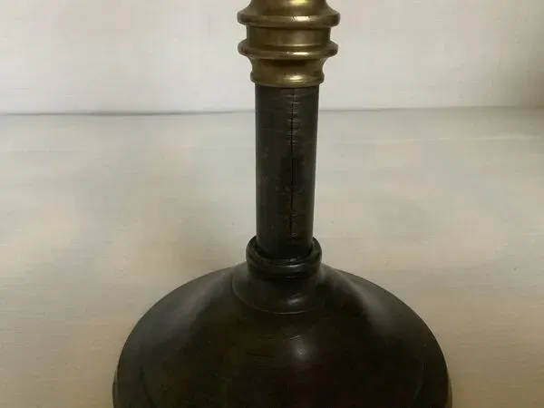 Illustration numéro 2 du produit Grand bougeoir en tôle et laiton