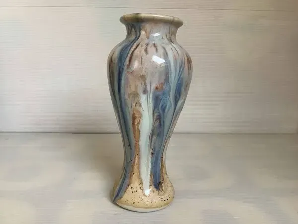 Illustration numéro 2 du produit Vase en grès émaillé