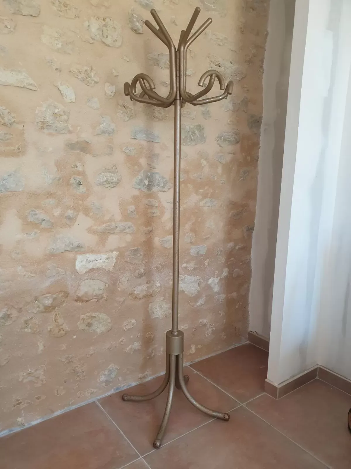 Illustration numéro 2 du produit Porte manteau vintage