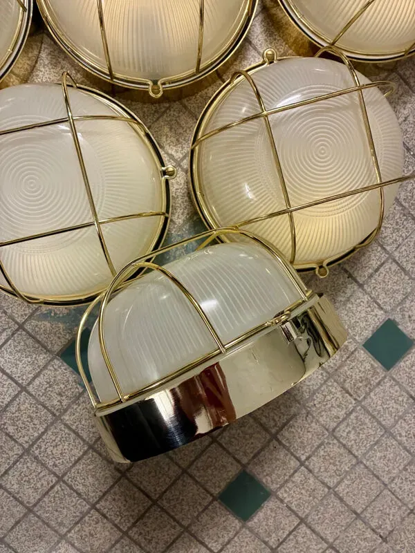 Illustration numéro 2 du produit Appliques industrielles en verre et métal - 1970.